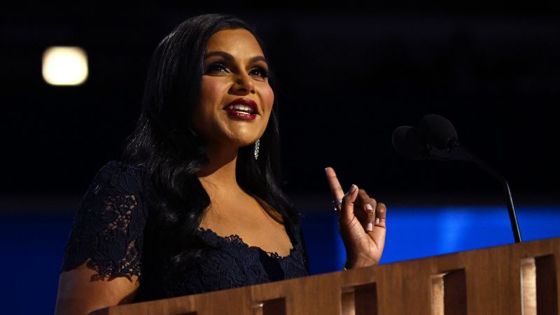 Here’s what Mindy Kaling said about Ben Affleck and Jennifer Lopez’s divorce at the DNC | CNN