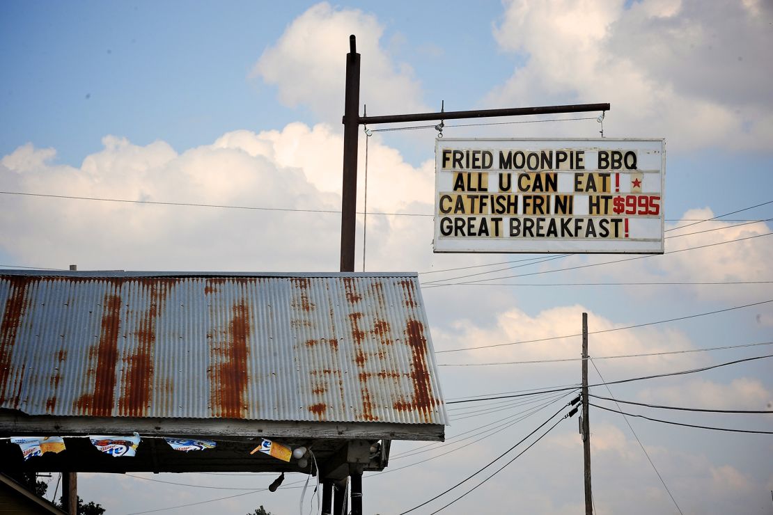 Posto de gasolina no Delta do Mississippi que oferece buffet livre, que Medley visitou em 2013.