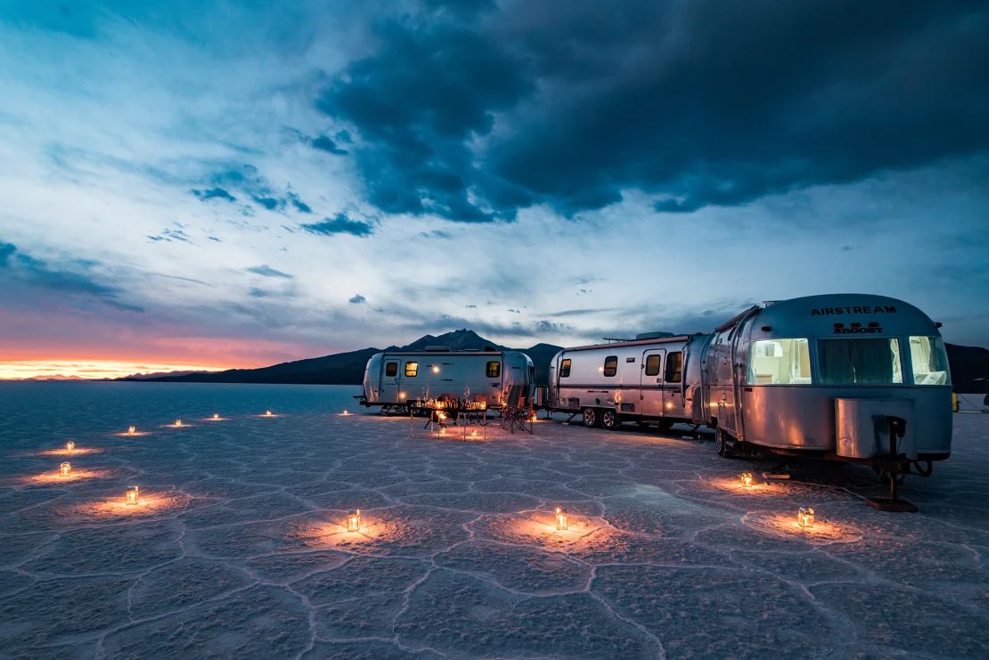 Los remolques Airstream de moda brindan una forma de pasar la noche en el Salar de Uyuni, la llanura de sal más grande del mundo.