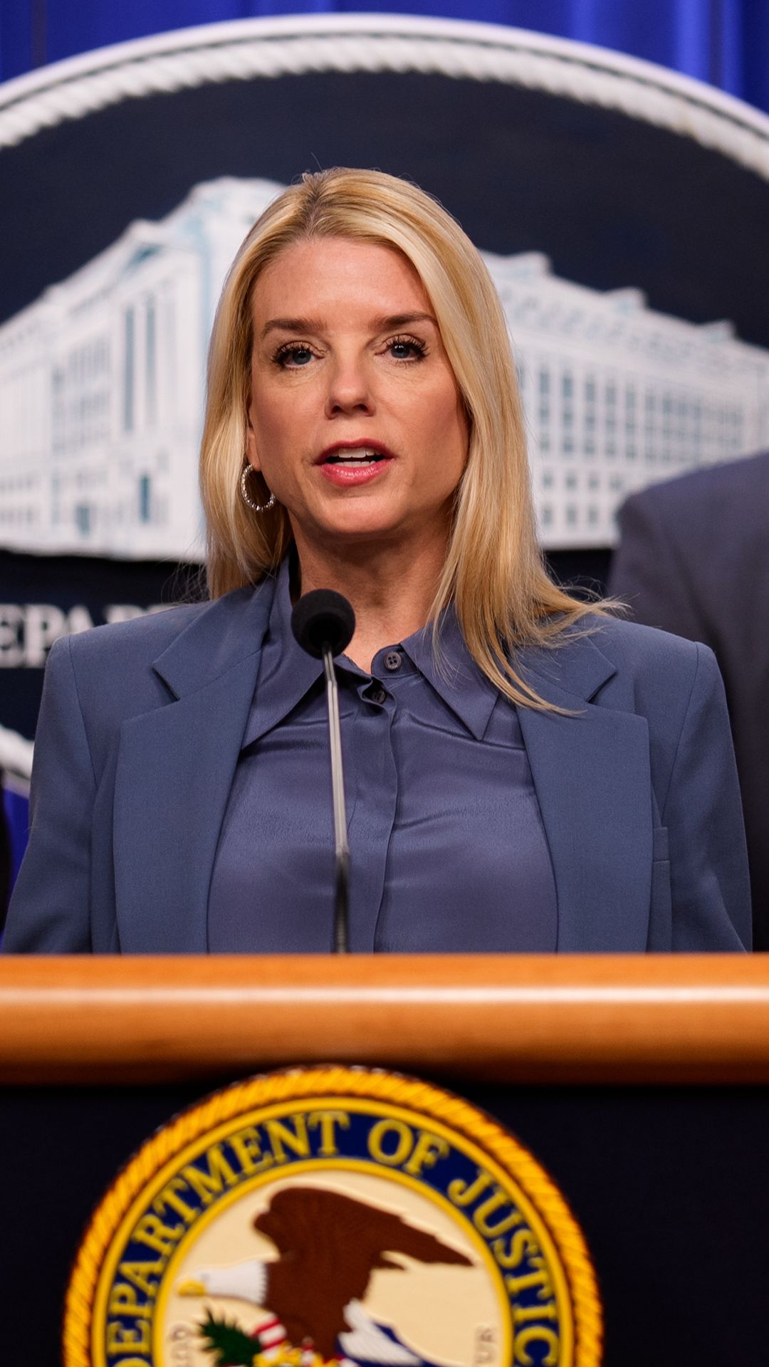bondi-fbi-presser-vrtc-cln.jpg