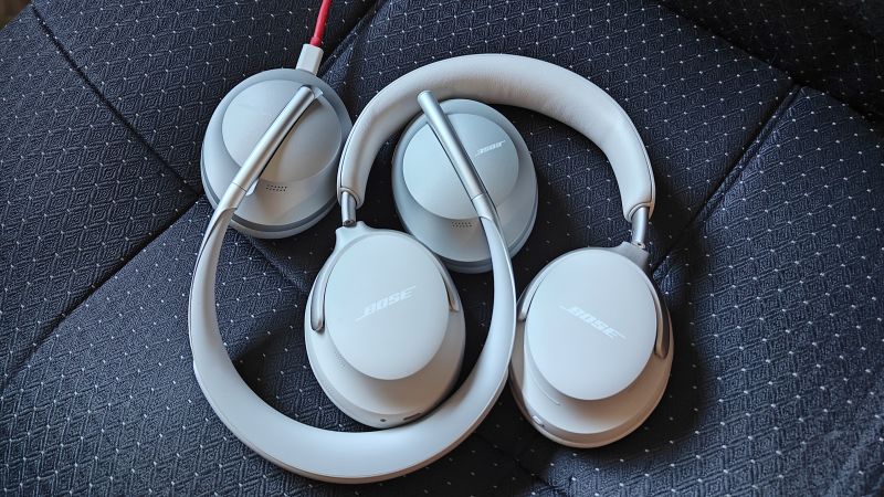 Quietcomfort 35 best sale ii vs 700