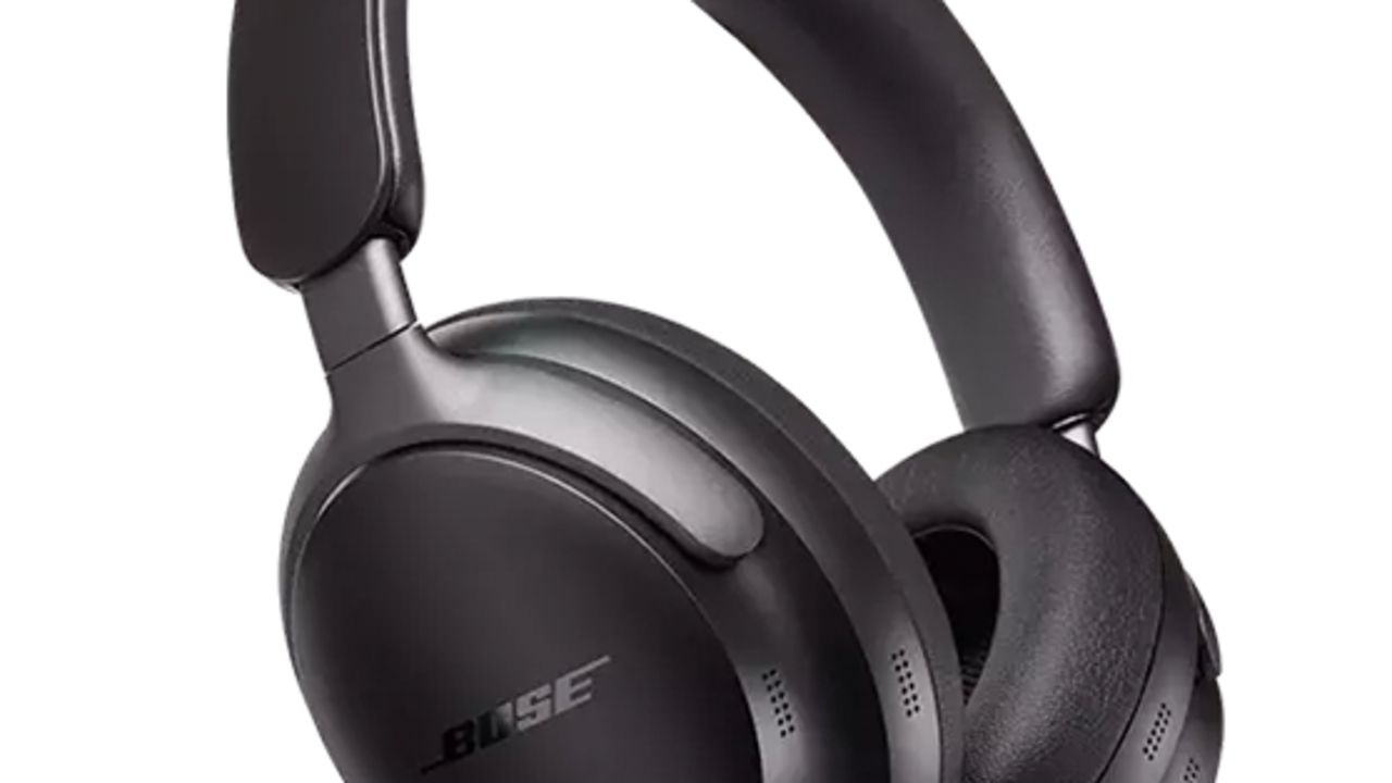 Bose QuietComfort Ultra Headphones vs. Apple AirPods Max