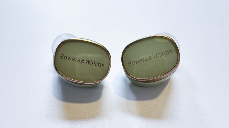 Bowers & Wilkins Pi8 true wireless earbuds review | CNN Bowers & Wilkins Pi8 true wireless earbuds review | CNN