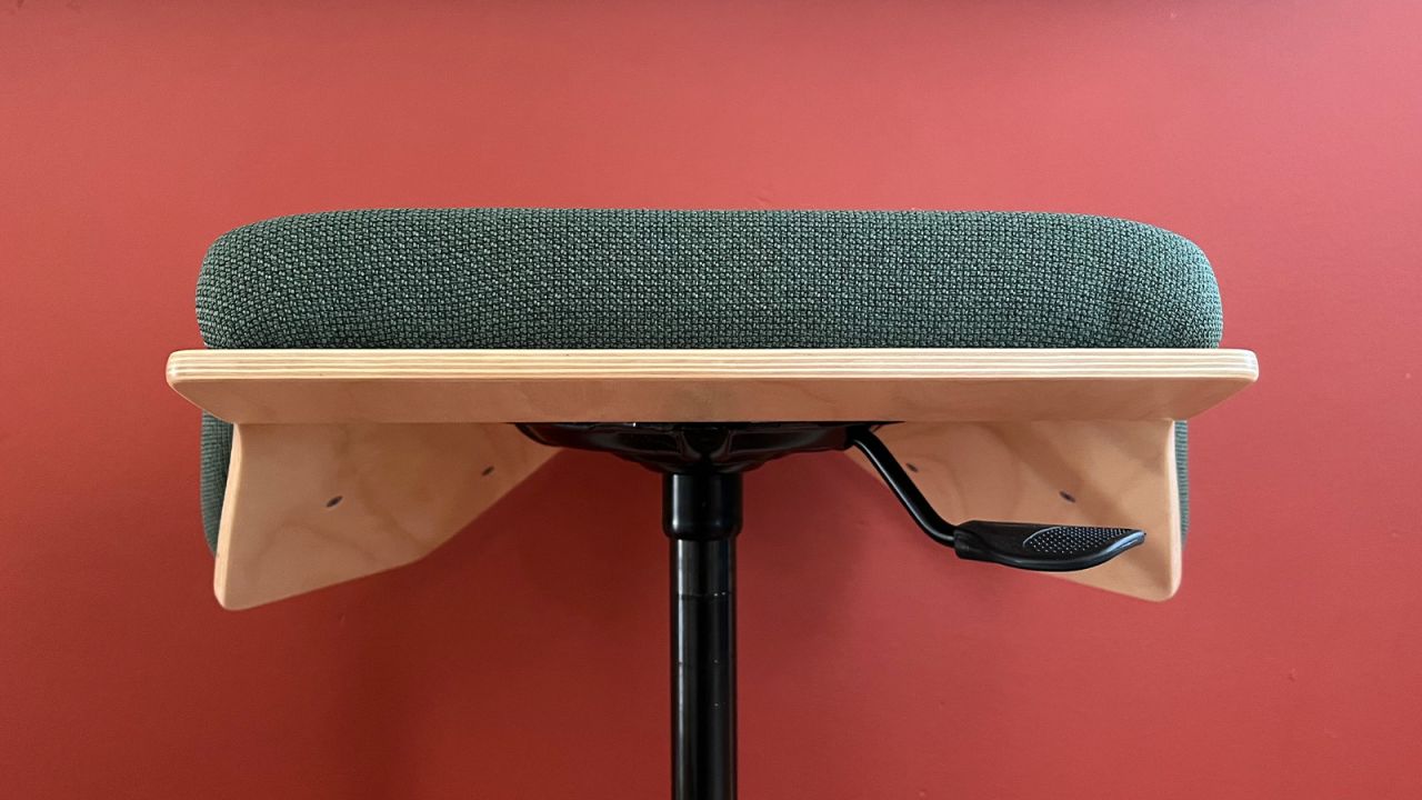 The Saddle Chair only offers vertical adjustment. As it's meant to be used in a specific position, there are no other controls, and the minimal frame keeps the overall weight down.