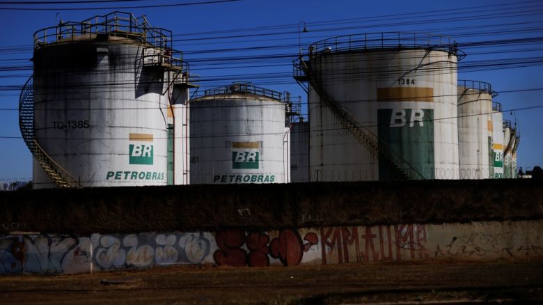 Tanques pertenecientes a la petrolera estatal brasileña Petrobras en Brasilia, Brasil, el 17 de junio de 2022.
