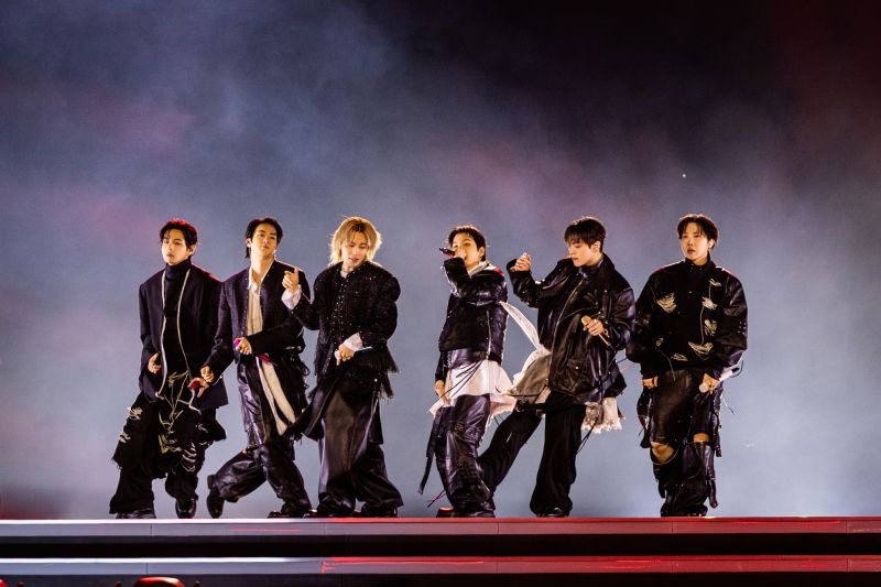 K-POP・アジア BTS BE K-pop phenomenon rocks Latin America as BTS releases new album | CNN