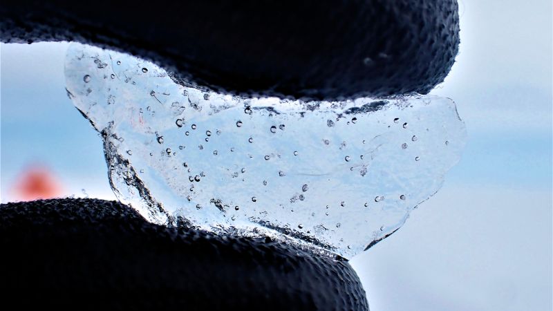 科学家们从南极洲钻取了一个冰芯，并对他们的发现感到震惊