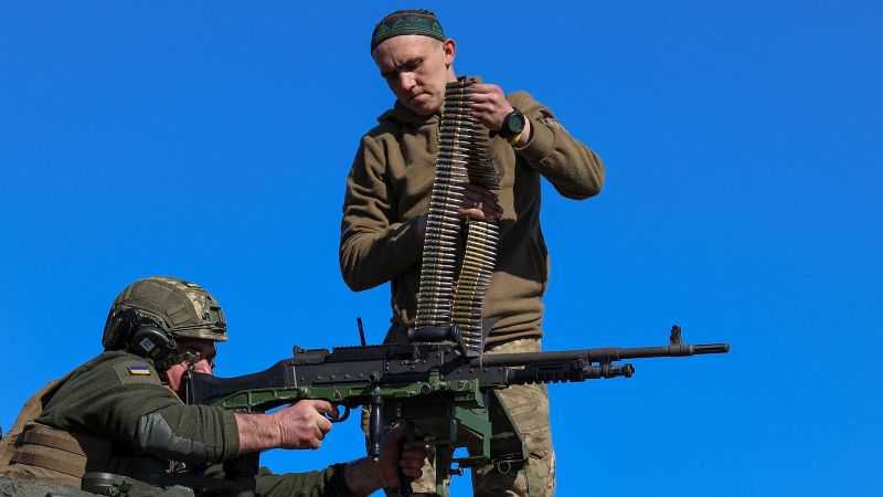 Западни служители предупреждават, че недостигът на боеприпаси може да бъде катастрофален за Украйна, тъй като САЩ спират да предоставят повече помощ