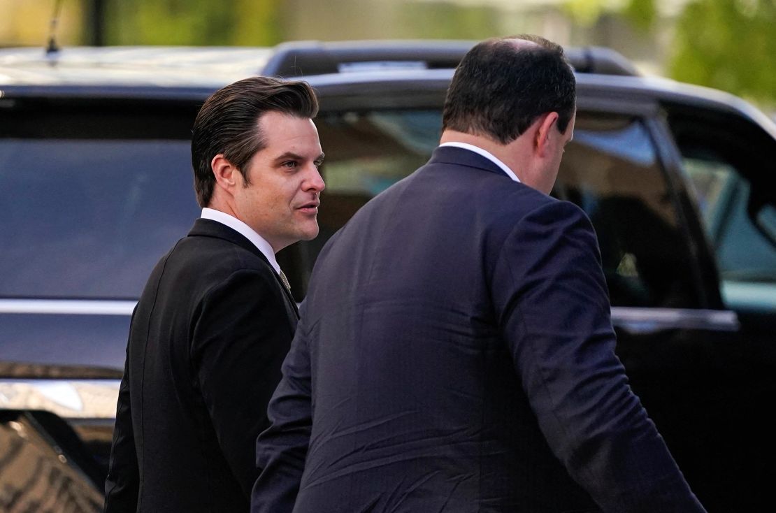 O deputado Matt Gaetz chega com a carreata do presidente eleito Donald Trump em Washington, DC, em 13 de novembro. 