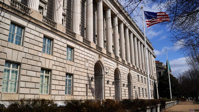 Зашеметяващите 25 от служителите на вътрешните приходи планират да вземат