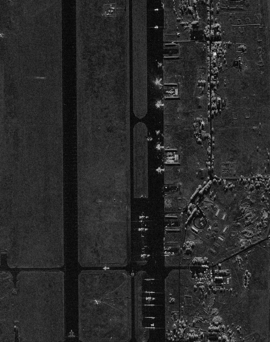 Una imagen satelital muestra los daños a aeronaves en un aeródromo tras el ataque con drones ucranianos en Stepnoy, región de Irkutsk, Rusia, el 2 de junio.