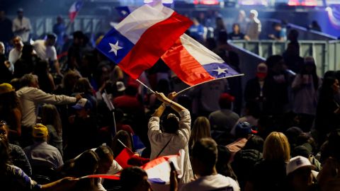 A supporter of Jose Antonio Kast, presidential candidate of the far-right Republican Party, holds Chilean flags as they attend one of Kast's last closing campaign rallies, ahead of the November 16 presidential election, in Santiago, Chile November 11, 2025.