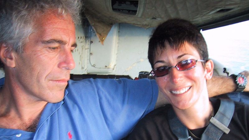Жертвите възразяват срещу „публичната легитимизация“ на Ghislaine Maxwell, тъй като съдия претегля съдбата на преписите на големите жури на Епщайн 