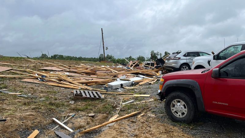 Unexpected tornado leaves at least 1 dead, multiple injured in Kentucky | CNN