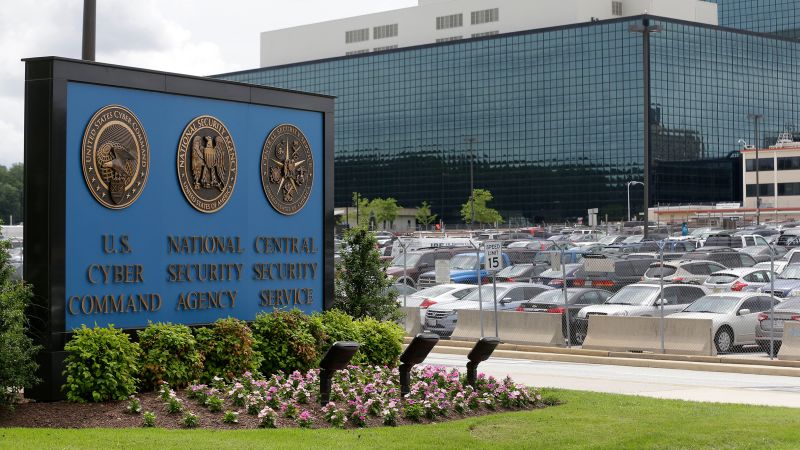Бивш служител на NSA, осъден на почти 22 години за опит да продаде тайни на Русия