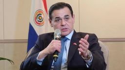 El Ministro de Relaciones Exteriores de Paraguay, Rubén Darío Ramírez Lezcano, habla durante una conferencia de prensa durante su visita a Taipei, Taiwán, en noviembre de 2024.