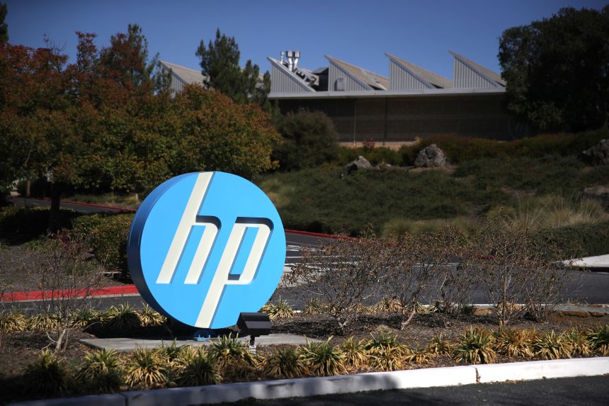 Hewlett Packard (HP) logosu, 4 Ekim 2019'da Kaliforniya, Palo Alto'daki ofis kompleksinin önünde sergileniyor.