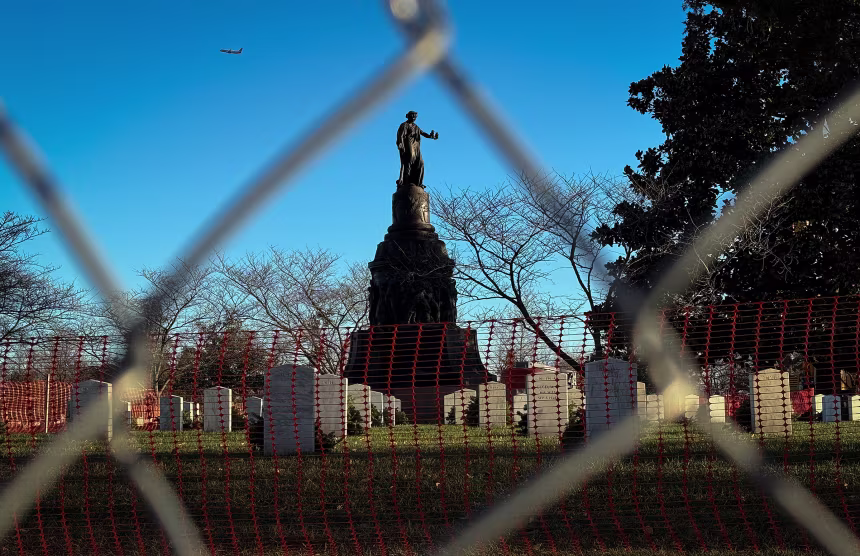 Trump administration to reinstall two Confederate statues