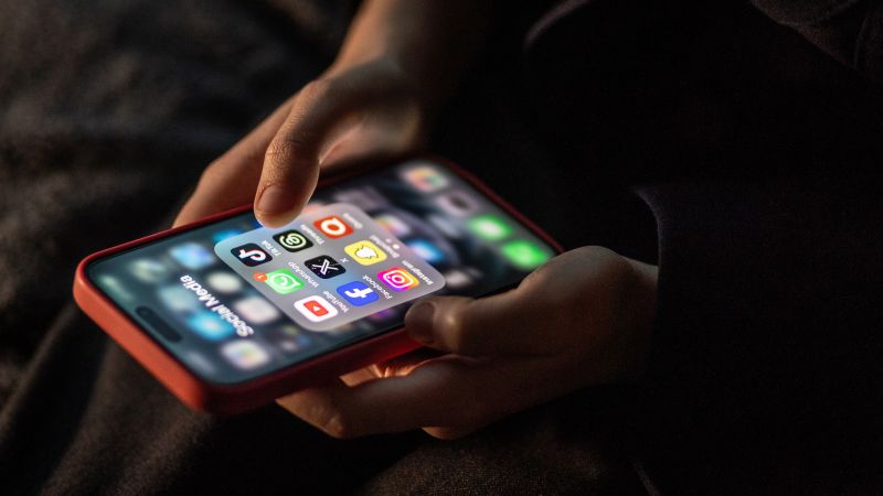 Вижте всички теми Връзката е копирана Следвайте Meta YouTube TikTok