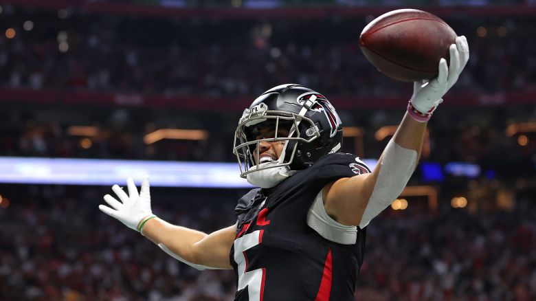 Drake London of the Atlanta Falcons celebrates a touchdown during the first quarter against the Kansas City Chiefs at Mercedes-Benz Stadium on September 22, 2024 in Atlanta.