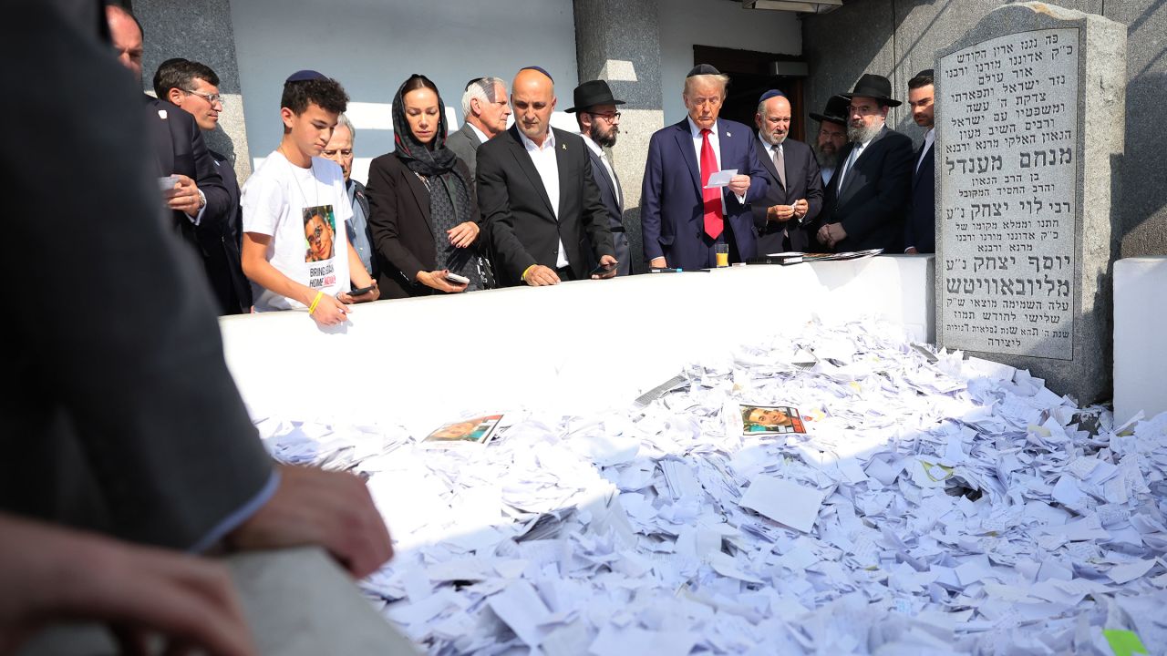 The family of Edan Alexander pray alongside former President Donald Trump at Ohel Chabad Lubavitch on October 7 in New York City. 