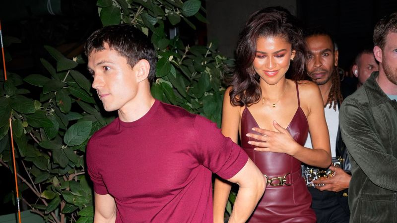 Любимата ко-звезда на Zendaya, Том Холандия, не беше с нея в гала на Met, но той никога не е далеч 