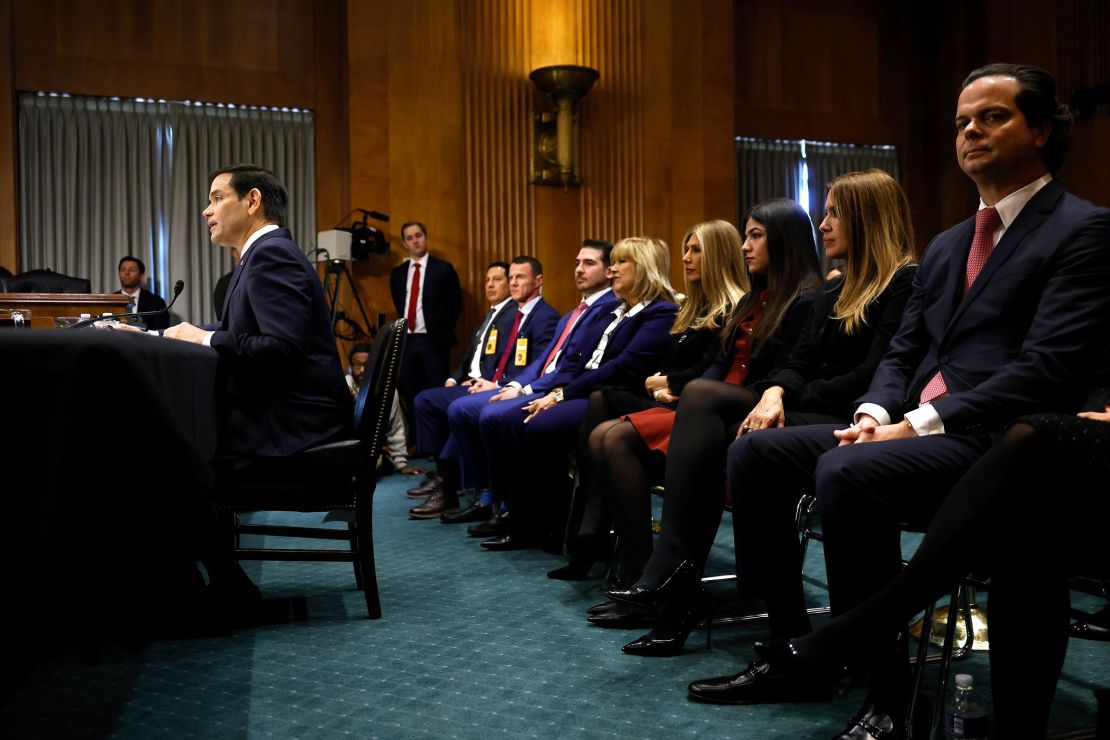 O senador Marco Rubio testemunhou durante sua audiência de confirmação das Relações Exteriores do Senado no Dirksen Senate Office Building em 15 de janeiro de 2025 em Washington, DC. 