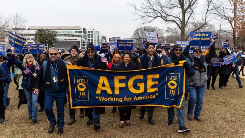 Democrats not swayed by call to end shutdown from largest federal workers’ union Democrats not swayed by call to end shutdown from largest federal workers’ union