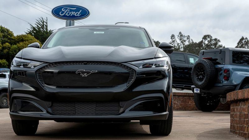 Ford ще повиши цената на стикера на автомобили, внесени от Мексико. Току-що каза, че не е очаквал значителен поход на цените в САЩ 