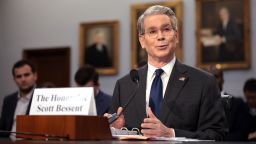 El secretario del Tesoro, Scott Bessent, testifica ante el Comité de Asignaciones de la Cámara en el Edificio de Oficinas de la Cámara Rayburn el 6 de mayo en Washington.