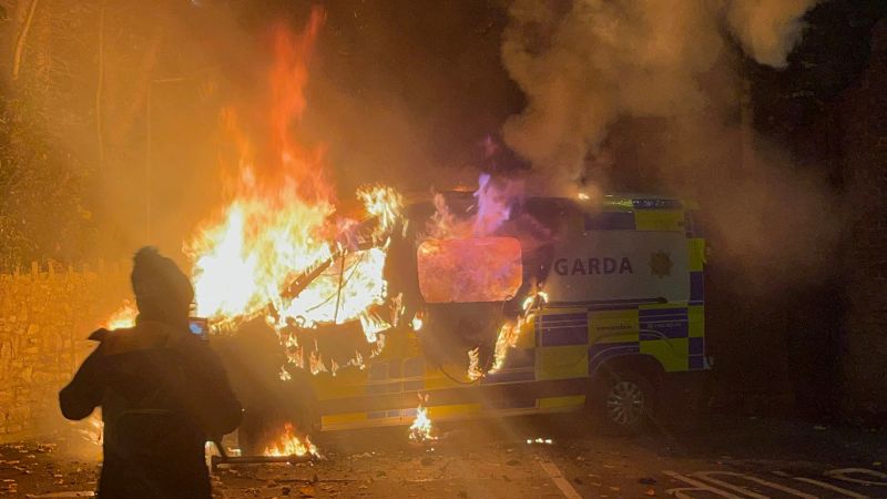 Anti-immigrant protesters burn police van in Dublin after young girl attacked Anti-immigrant protesters burn police van in Dublin after young girl attacked