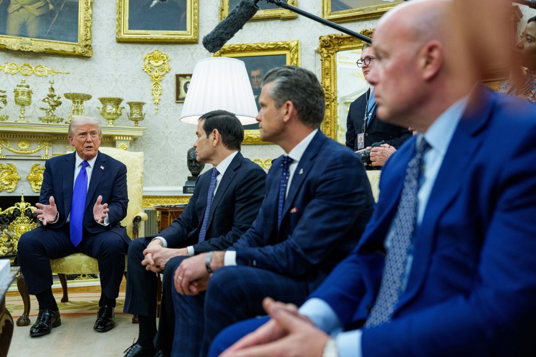 Президент США Дональд Трамп виступає під час зустрічі в Овальному кабінеті Білого дому у Вашингтоні, округ Колумбія, у середу.