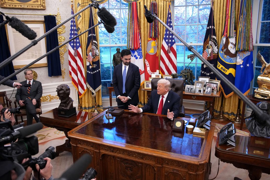 週五，美國總統唐納德·川普在華盛頓特區白宮橢圓形辦公室會見了紐約市當選市長佐蘭·馬姆達尼。