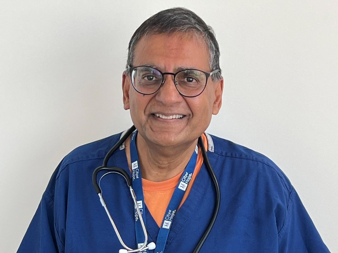 Ravi Salgia, een oncoloog bij het City of Hope National Medical Center in Duarte, Californië, werd op 7 januari geëvacueerd toen een natuurbrand zijn huis in Eaton Canyon bedreigde. Salgia ging later die avond aan het werk om zijn ziekenhuis te helpen bij de voorbereiding op een mogelijke evacuatie.