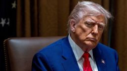 El presidente Donald Trump durante una reunión de gabinete en la Casa Blanca, Washington, el jueves 10 de abril de 2025.