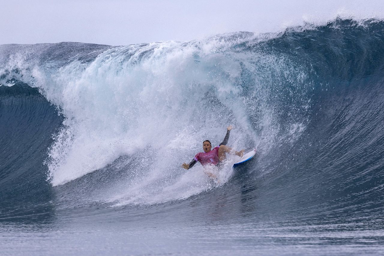 Joanne Defay of the French team fell during the first round of surfing in Tea Aupō, Tahiti, French Polynesia, on July 27.