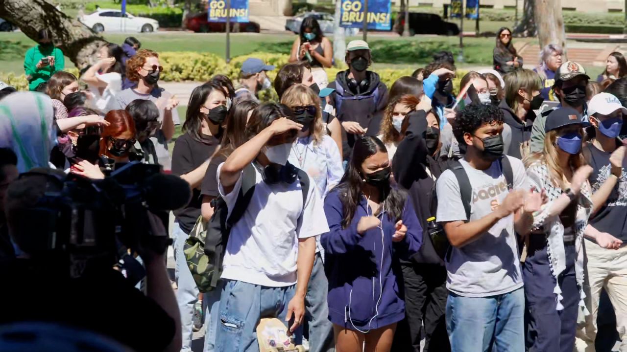 Live updates: Pro-Palestinian university protests at UCLA, USC