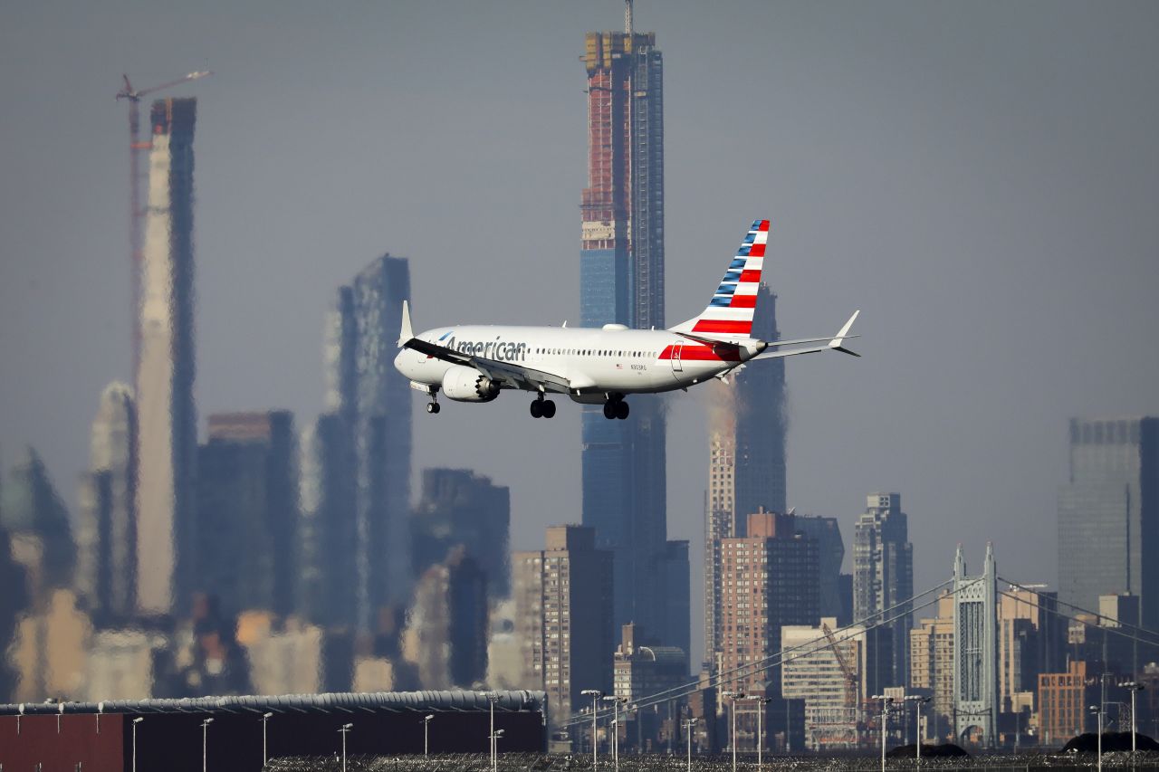 An American Airlines Boeing 737 