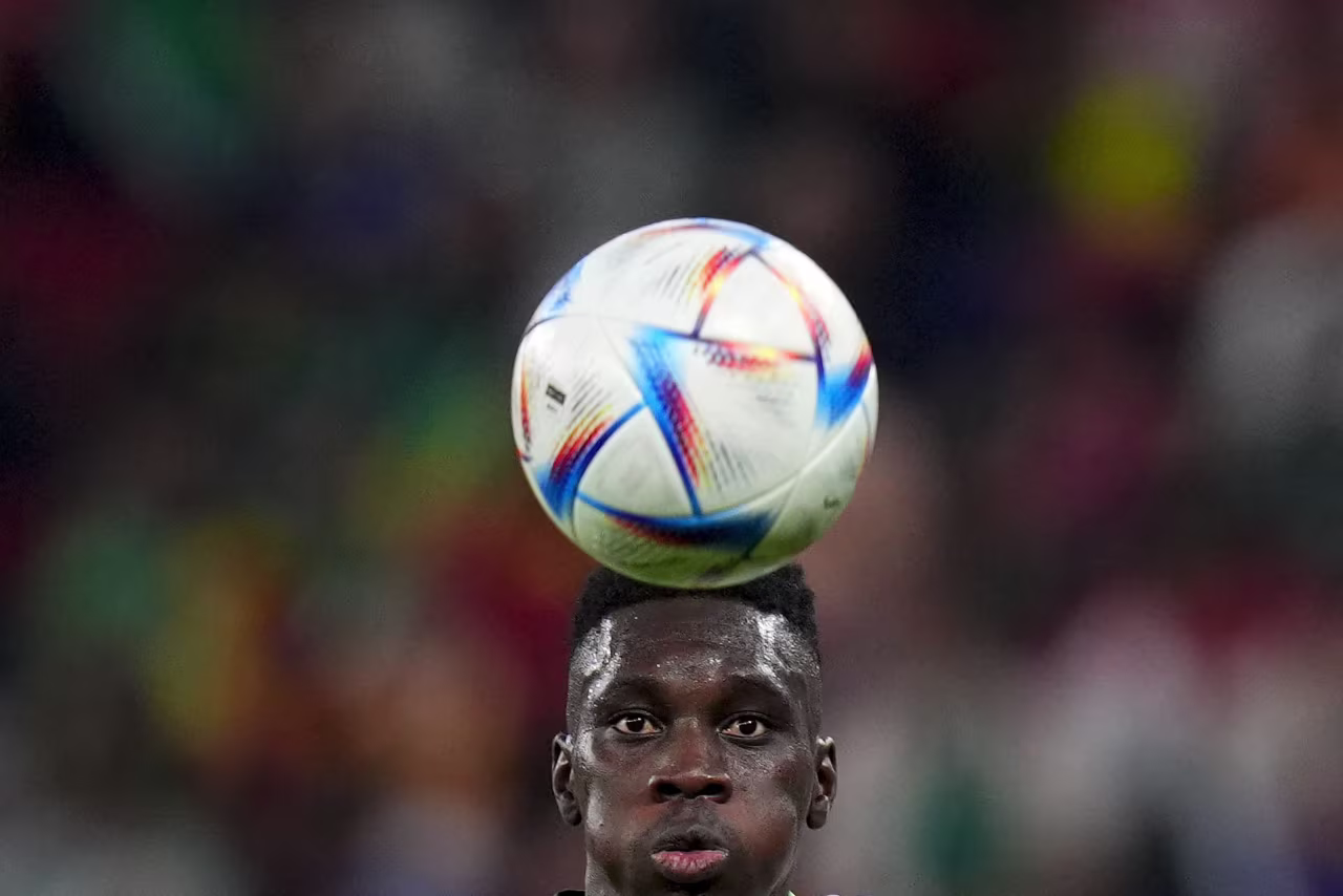 Senegal's Ismaïla Sarr eyes the ball during the match between Senegal and Netherlands at Al Thumama Stadium in Doha, Qatar on November 21.