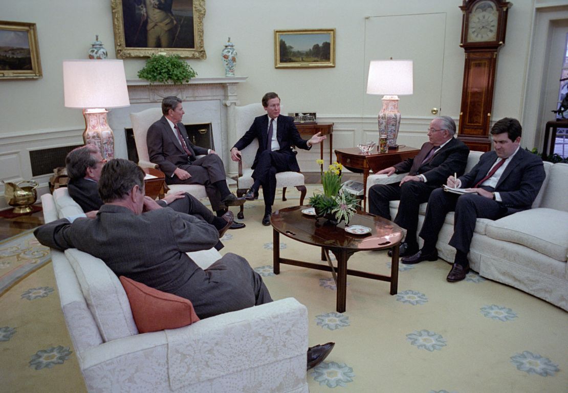 President Ronald Reagan in a meeting with McConnell in the Oval Office in March 1987.