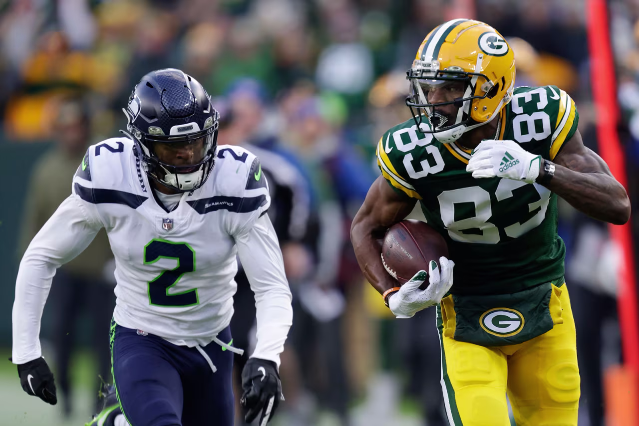 Packers wide receiver Marquez Valdes-Scantling runs past Seattle cornerback D.J. Reed during the first quarter.