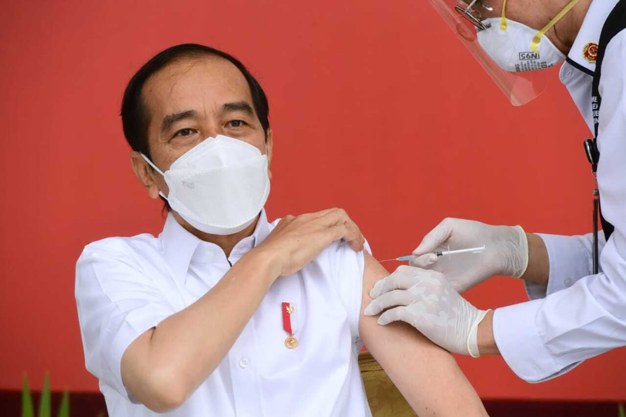 Indonesian President Joko Widodo receives his first dose of the Sinovac Covid-19 vaccine in Jakarta, Indonesia, on January 13, 2021. 