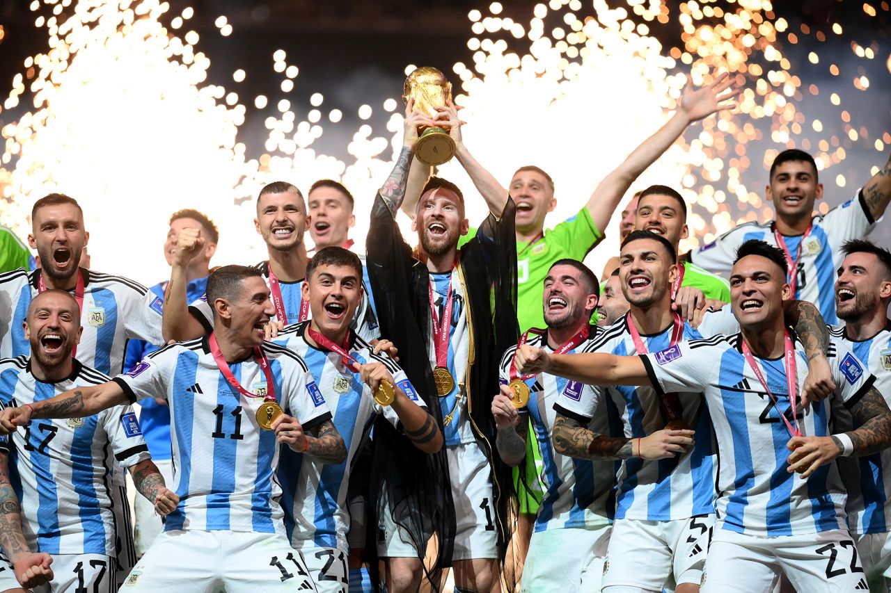 Messi lifts the World Cup.