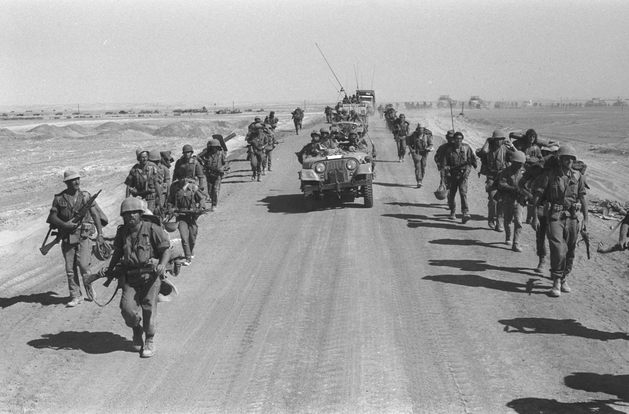 Israeli paratroopers march on October 25, 1973, along the Suez-Cairo road on the western bank of the Suez Canal during the 1973 War.