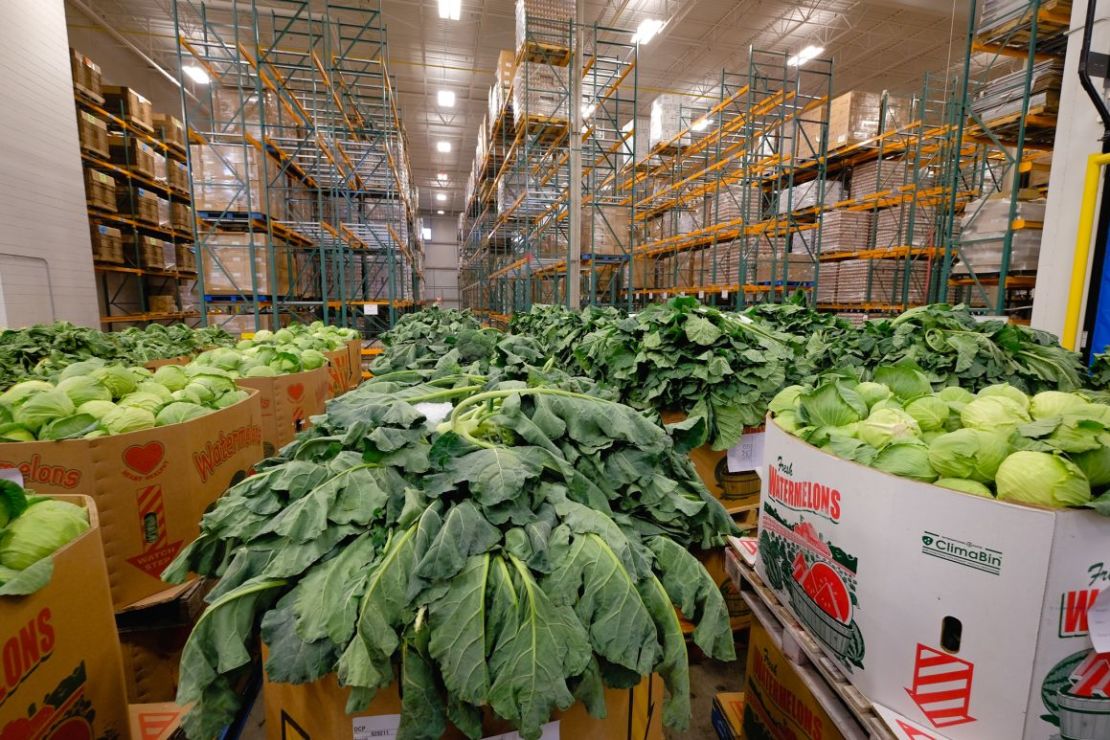 El Banco de Alimentos del Área Capital busca compensar la pérdida de las entregas de alimentos proporcionadas por el gobierno con donaciones de empresas y particulares.