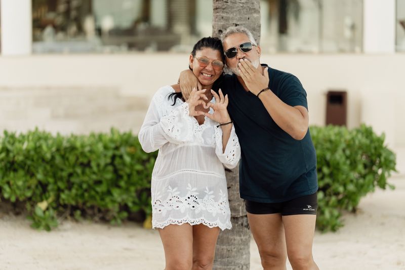 The unknown Argentinian couple, showing their support. Photographer Ezequiel Marcellini captured images of the unexpected wedding encounter.