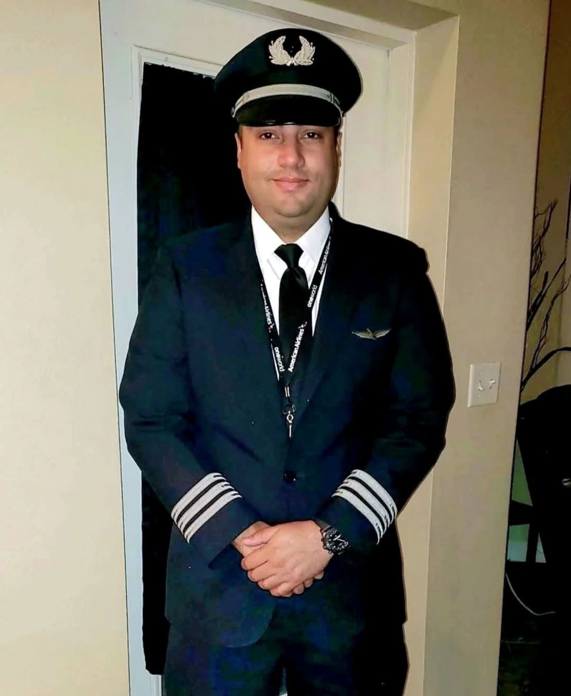 El capitán del vuelo de American Airlines involucrado en la colisión aérea del miércoles fue Jonathan Campos.