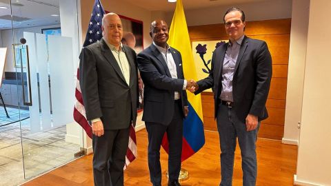 El embajador en Washington, Daniel García-Peña, el canciller Luis Gilberto Murillo, y el responsable del Departamento de Estado para América Latina, Mauricio Claver-Carone.