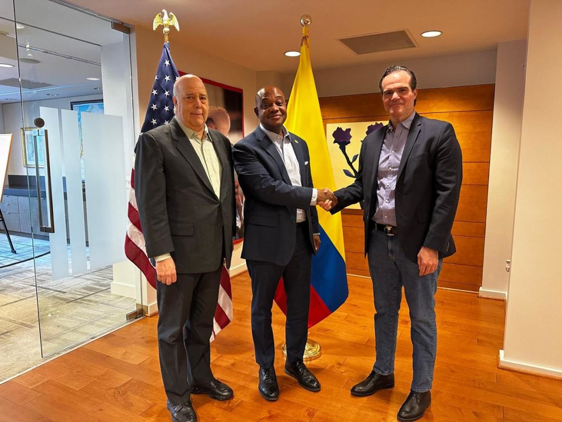 El embajador en Washington, Daniel García-Peña, el canciller Luis Gilberto Murillo, y el responsable del Departamento de Estado para América Latina, Mauricio Claver-Carone.
