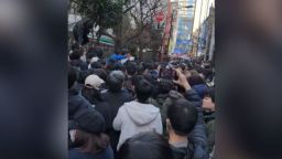 Una gran multitud se reúne en Akihabara, un popular distrito de compras de videojuegos en Tokio, con la esperanza de comprar tarjetas gráficas GeForce RTX 50 Series, el 30 de enero.